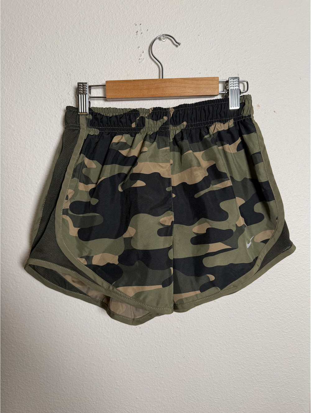 Nike Tempo Dri-FIT Camo Running Shorts Women’s XL Olive Green Mesh